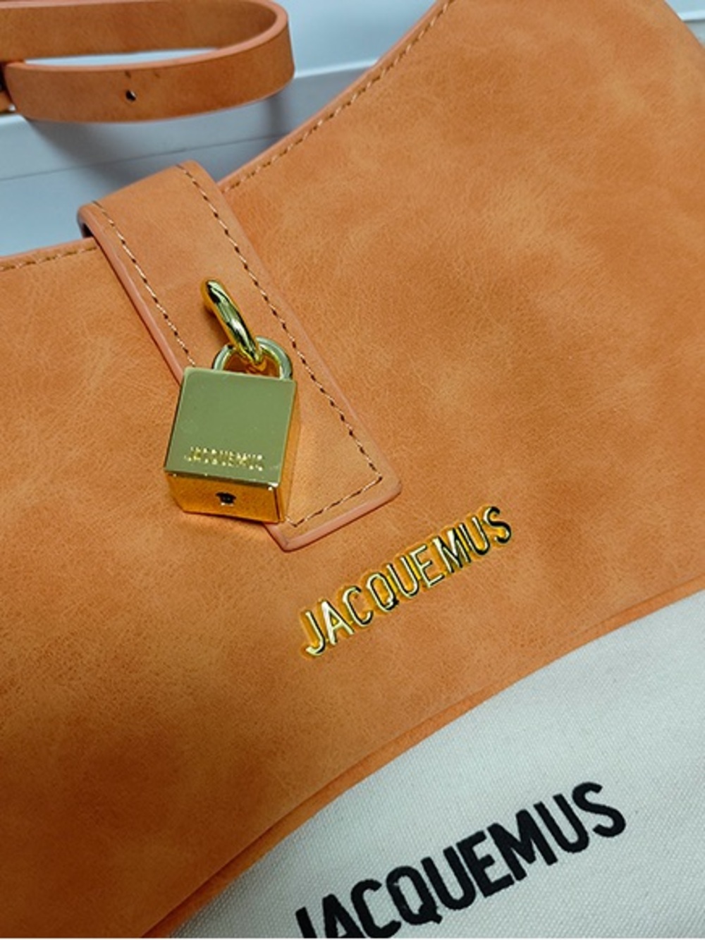 Jacquemus Orange Mini Shoulder Bag with Gold Hardware - Picture 2 of 6